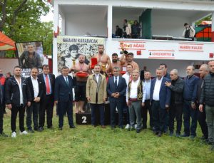 Havza’da 30. Geleneksel Karadeniz Kırkpınarı Yağlı Güreşleri’nde Yusuf Can Zeybek Başpehlivan Oldu
