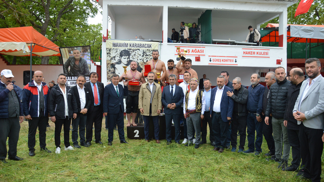 Havza’da 30. Geleneksel Karadeniz Kırkpınarı Yağlı Güreşleri’nde Yusuf Can Zeybek Başpehlivan Oldu