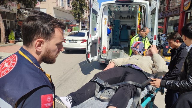 Samsun Çarşamba’da Araç ile Motosiklet Çarpıştı: Genç Sürücü Yaralandı