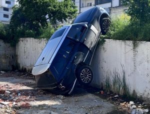 Samsun’da Korkutan Kaza: Cip İstinat Duvarından Düştü, 2 Yaralı